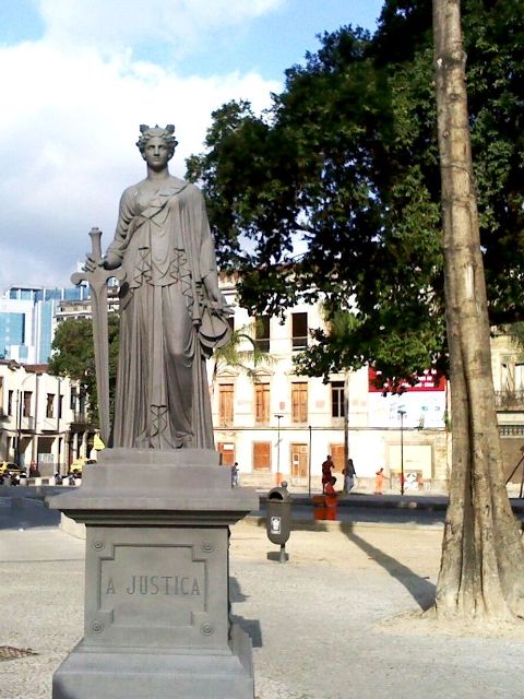 Praça Tiradentes - A Justiça