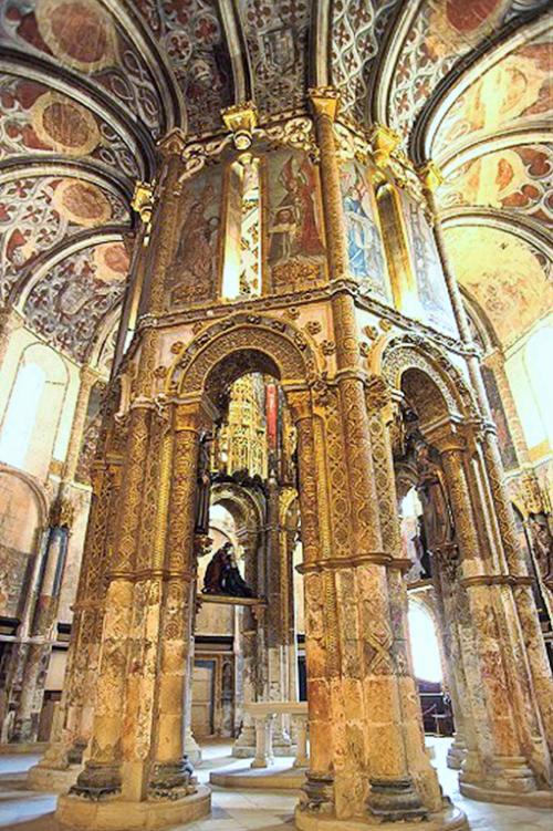 Interior da Charola Templária em Tomar