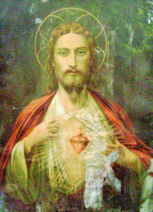 Sagrado Coração de Jesus aureolado com a Cruz Pátea da Ressurreição (pintura na sacristia da paroquial de Lagos da Beira)
