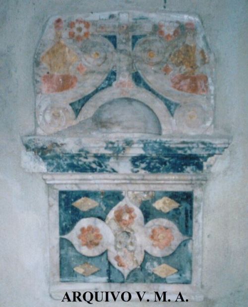 Fonte na sacristia da Capela de Nossa Senhora da Peninha de Sintra